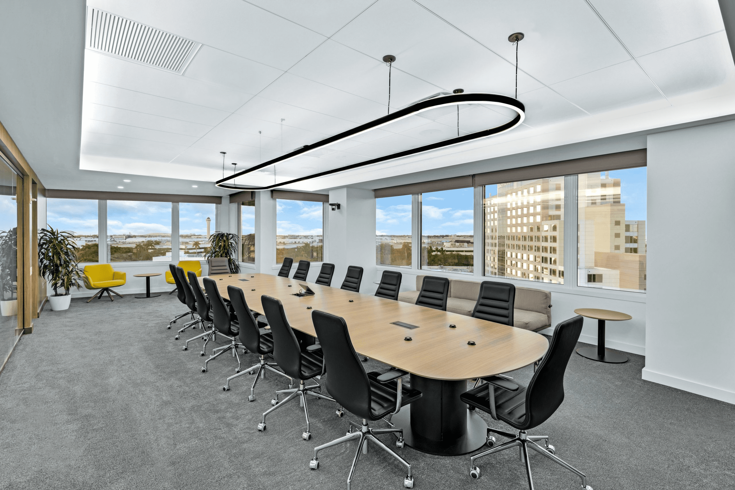 curved led linear lighting in meeting room